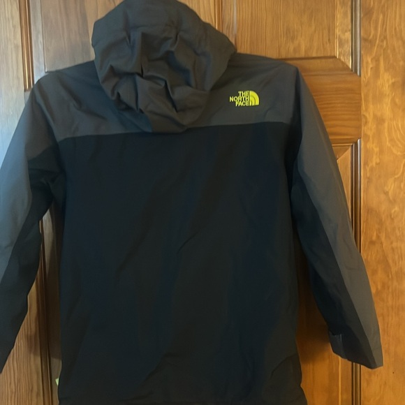 The North Face Boys HyVent Jacket S6/7 $230 Unique - Picture 2 of 2